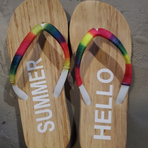 CUTE FLIP FLOPS - Picture 1 of 4